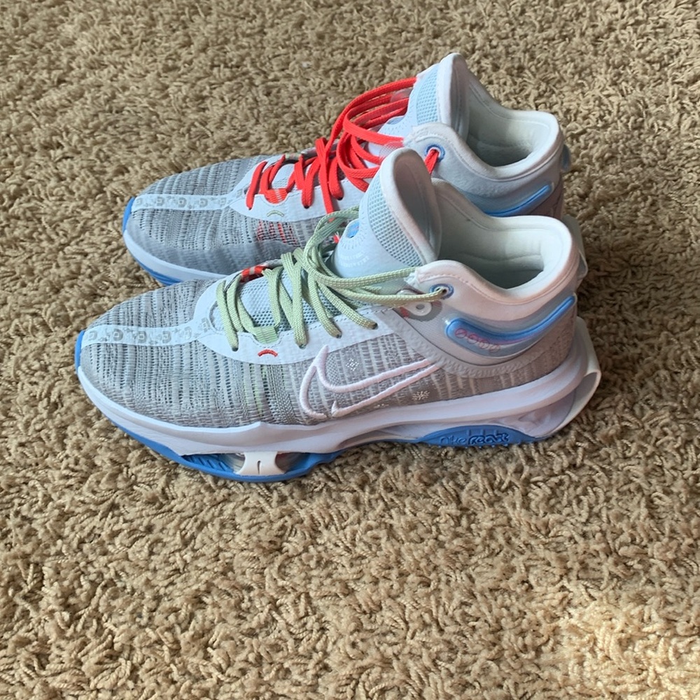 Nike men’s basketball shoe